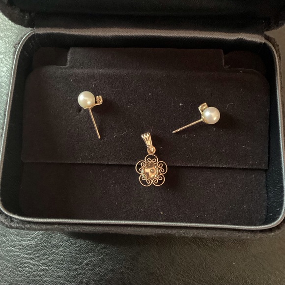 Vintage 14k Gold Drop Pearl Pendant & Pierced pearl/Diamond Earrings set. - Picture 6 of 8